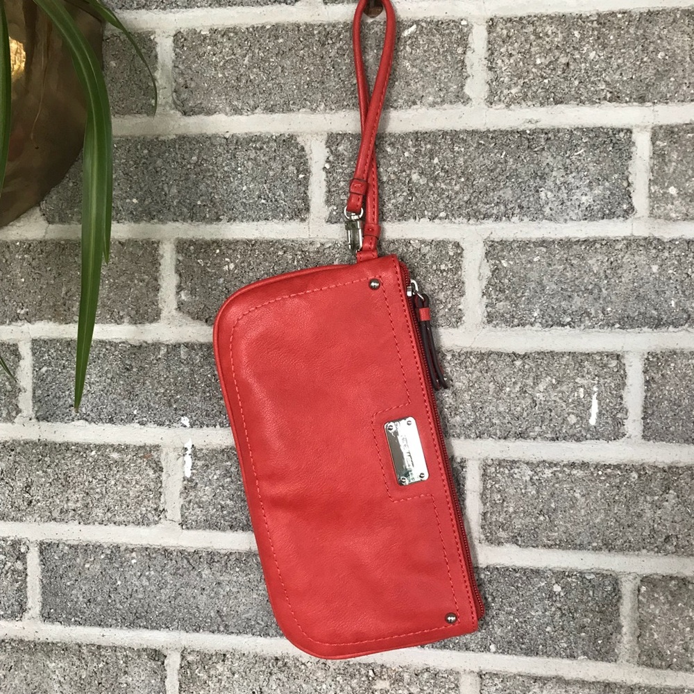 NWOT Nine West wristlet